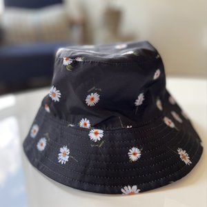 Alice & Olivia Reversible Bucket Hat | Black and White (BRAND NEW)